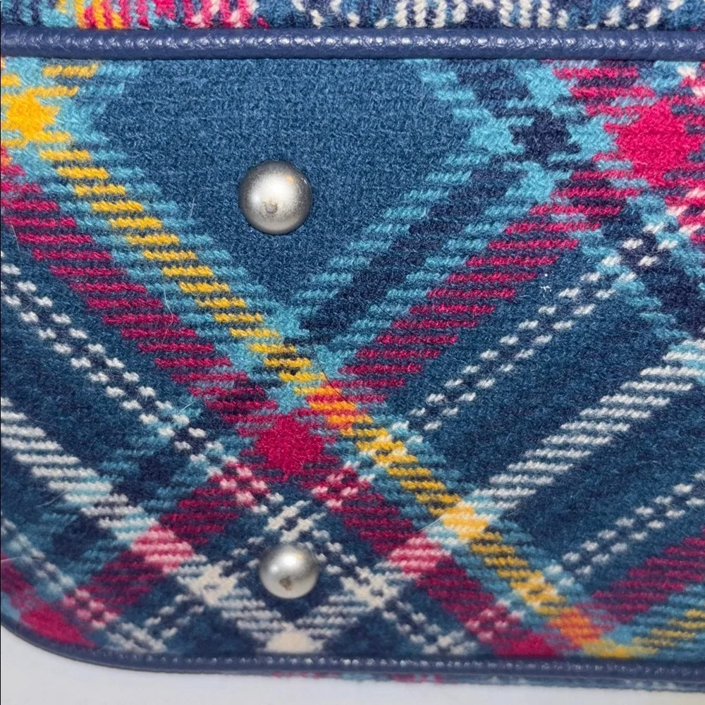 NESS BRAND..STRAIGHT FROM EDINBURGH SCOTLAND..TEAL PLAID WOOL TARTAN HAND BAG